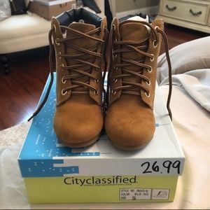 Timberland look-alike wedge shoes, size 5.5 Womens